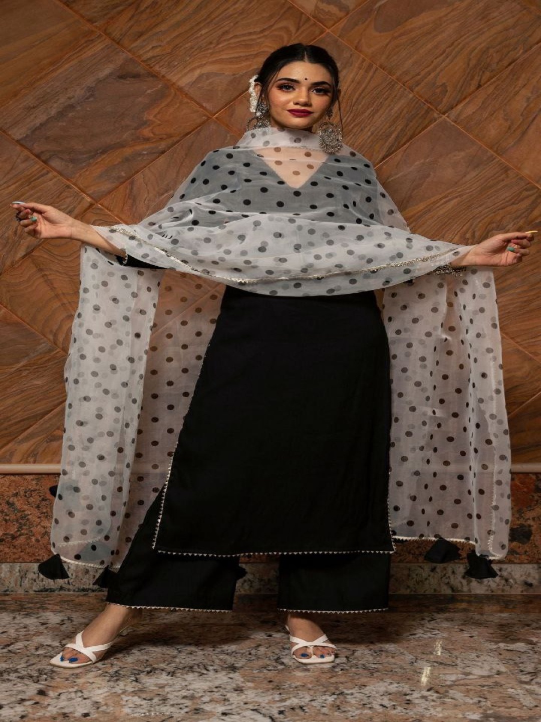 

Modestouze Attires Women Rayon Kurta with Palazzos & With Dupatta, Black