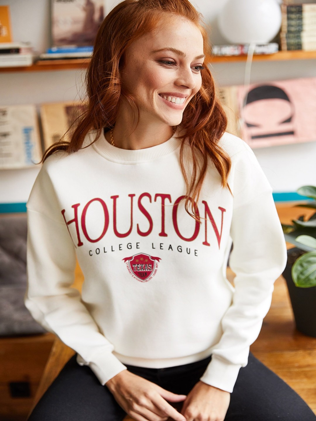 

Olalook Typography printed Round Neck Long Sleeves Cotton Casual Pullover Sweatshirt, Off white