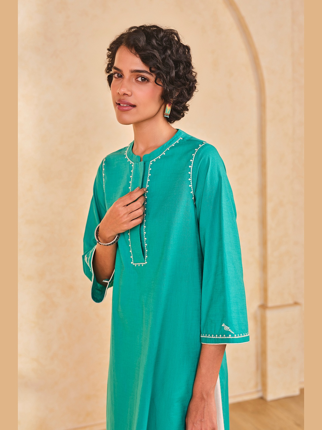 

Global Desi Women Solid Round Neck Tunic, Turquoise blue