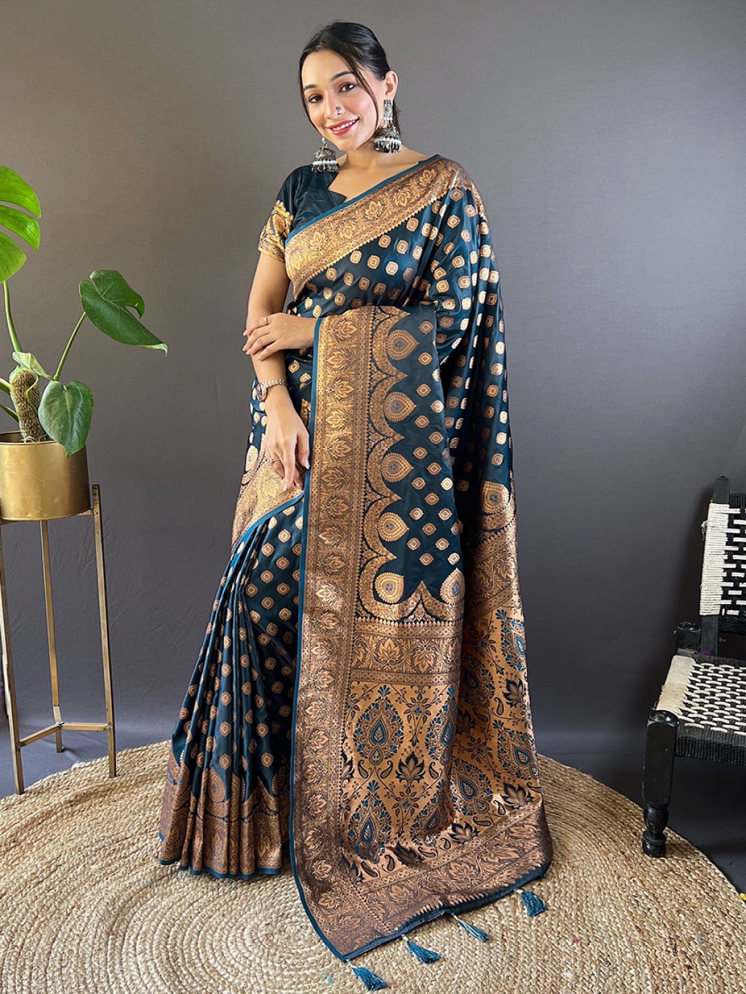 

LeeliPeeri Designer Woven Design Zari Saree, Blue