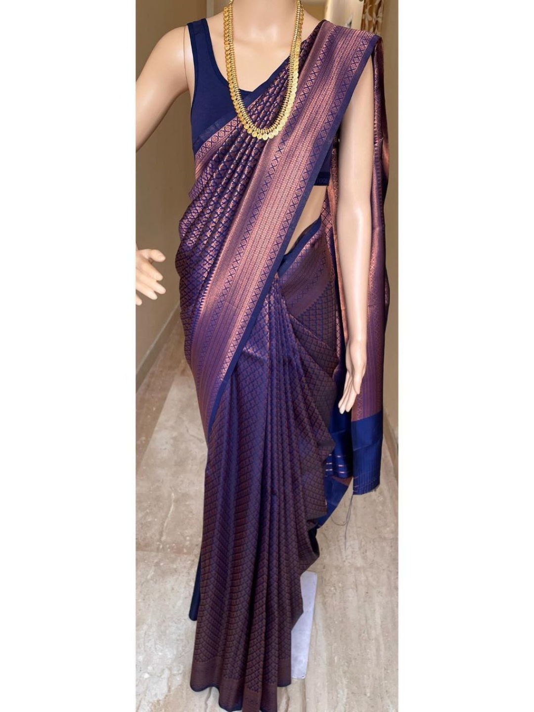 

Jinax Woven Design Zari Pure Silk Banarasi Saree, Navy blue