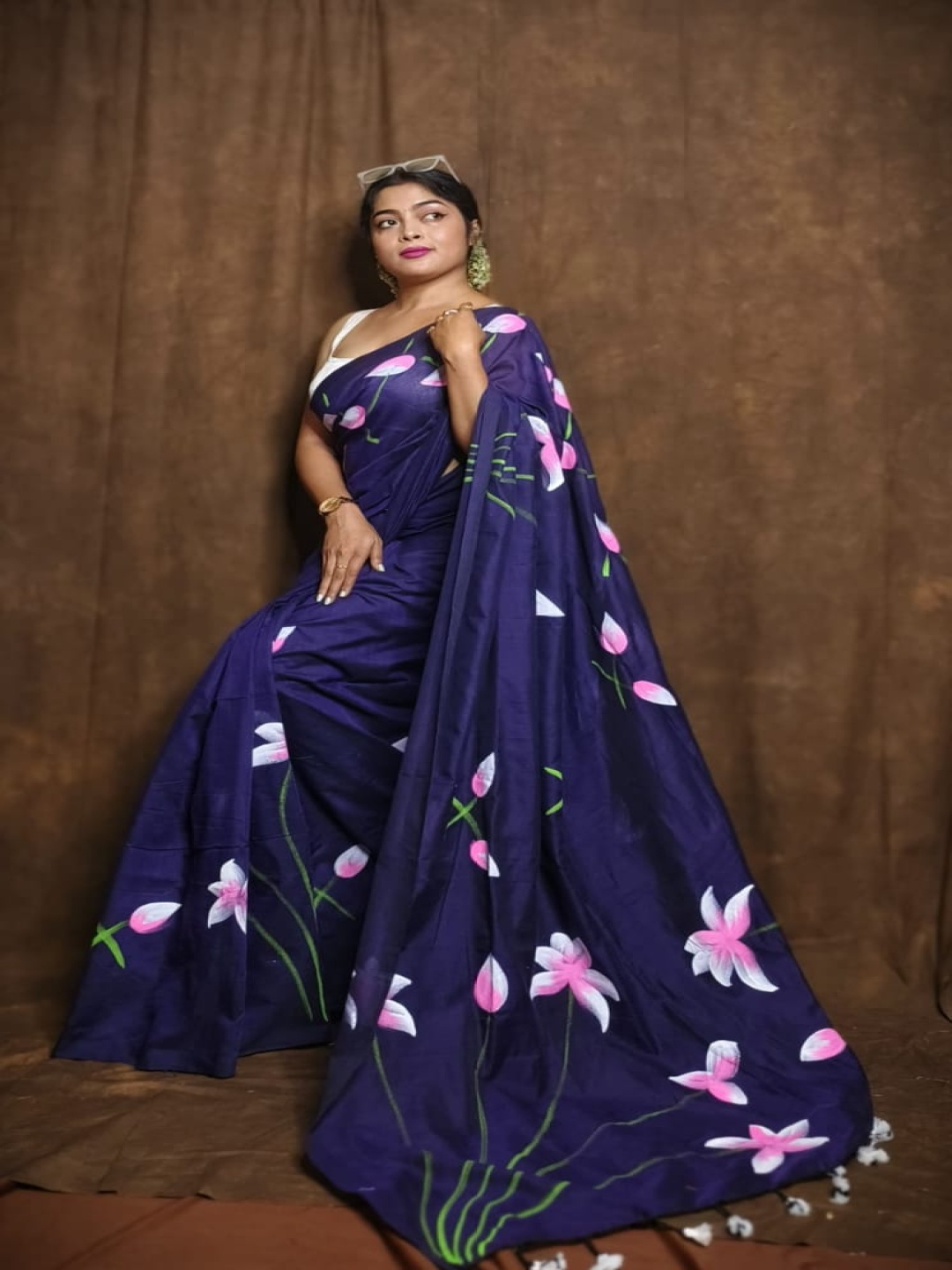 

Ruuprekha Floral Pure Cotton Saree, Navy blue