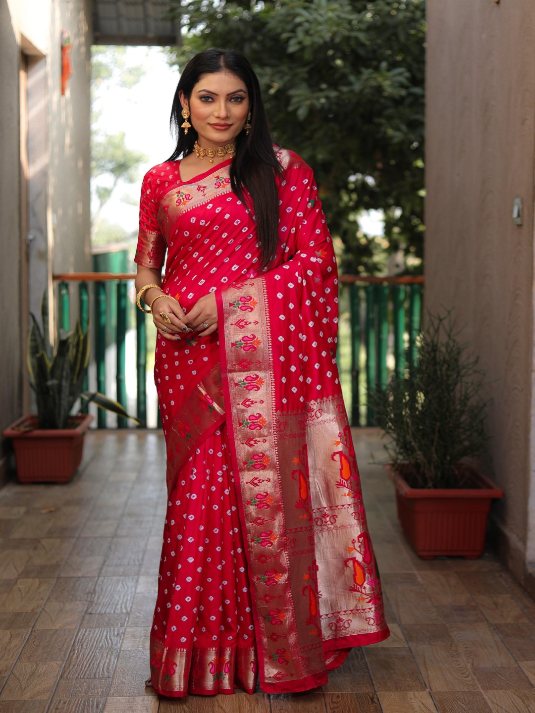 

Anaita Bandhani Zari Pure Silk Bandhani Saree, Red