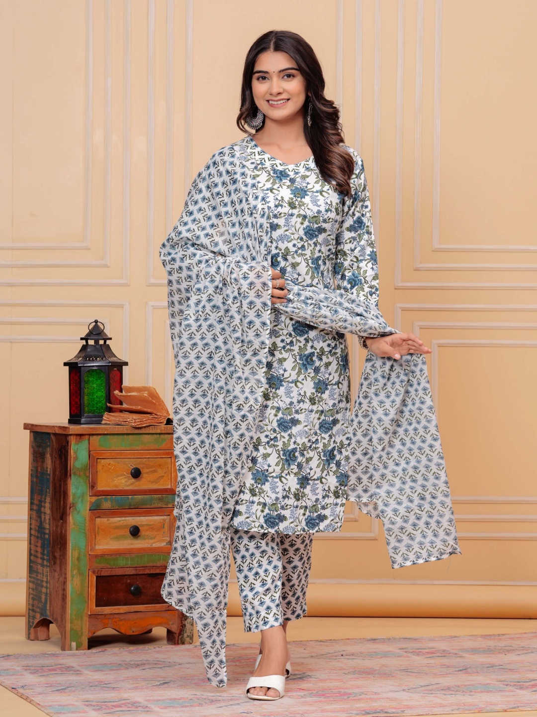 

BAESD Floral Printed Pure Cotton Kurta with Trousers & Dupatta, Blue