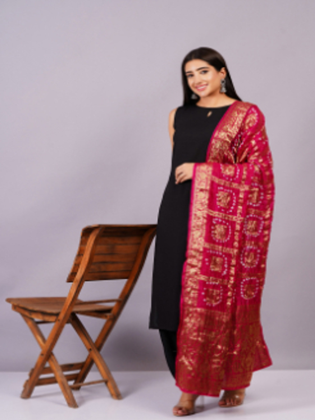 

HIGHLIGHT FASHION EXPORT Keyhole Neck Regular Straight Kurta with Trousers & Dupatta, Black