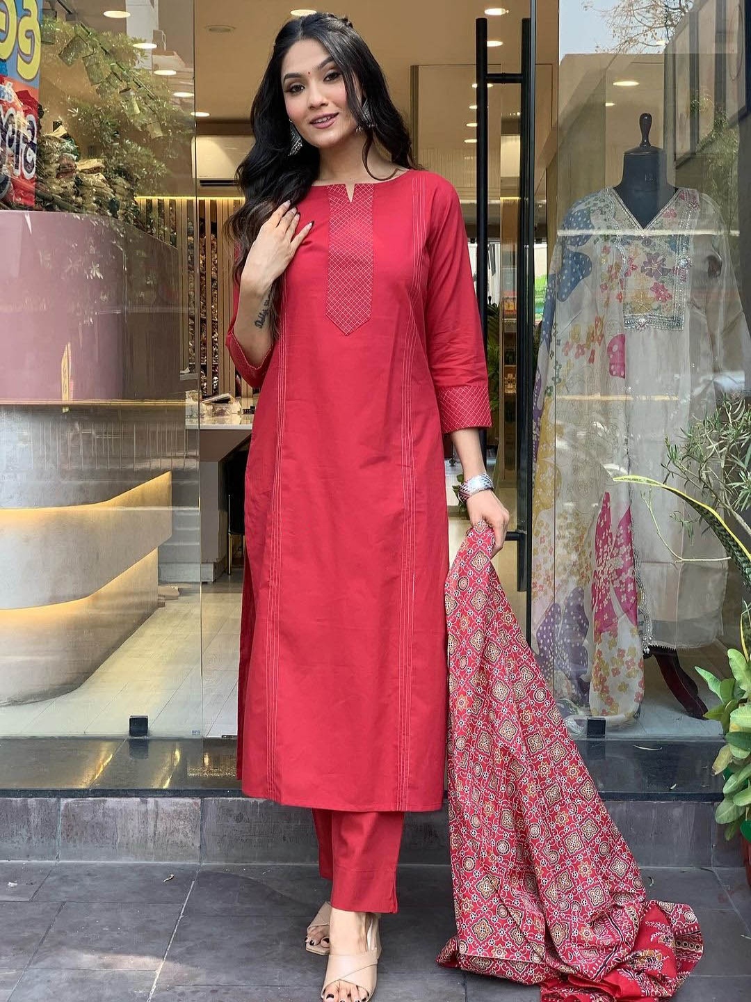 

BAESD Geometric Yoke Design Regular Straight Kurta With Trousers & Dupatta, Red