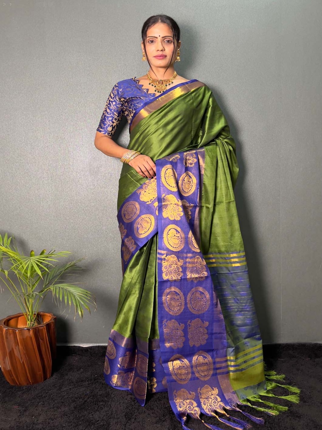 

KALINI Woven Design Zari Ready to Wear Banarasi Saree, Green