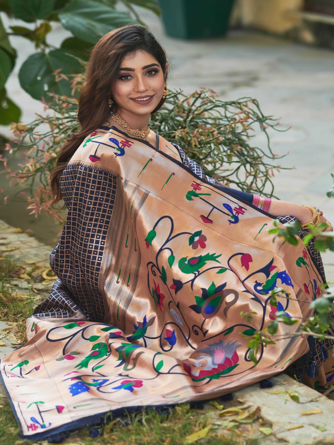 

Kandora Woven Design Zari Pure Silk Banarasi Saree, Black