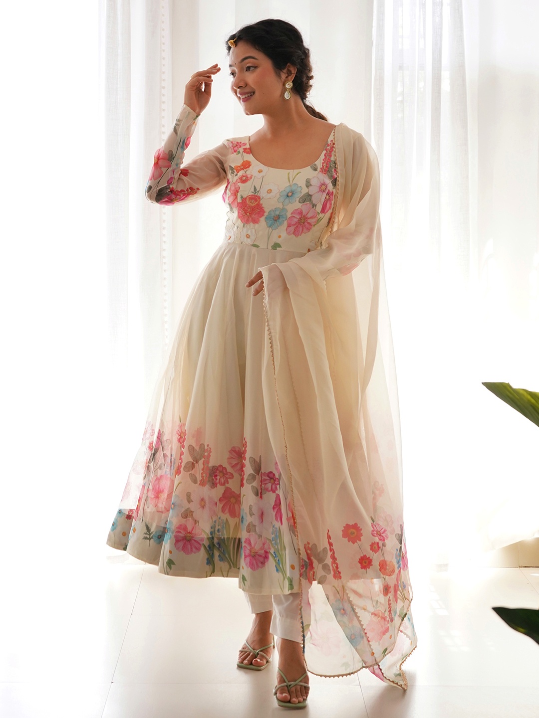 

Tanhai Floral Printed Regular Gotta Patti Organza Kurta With Pyjama & Dupatta, Off white