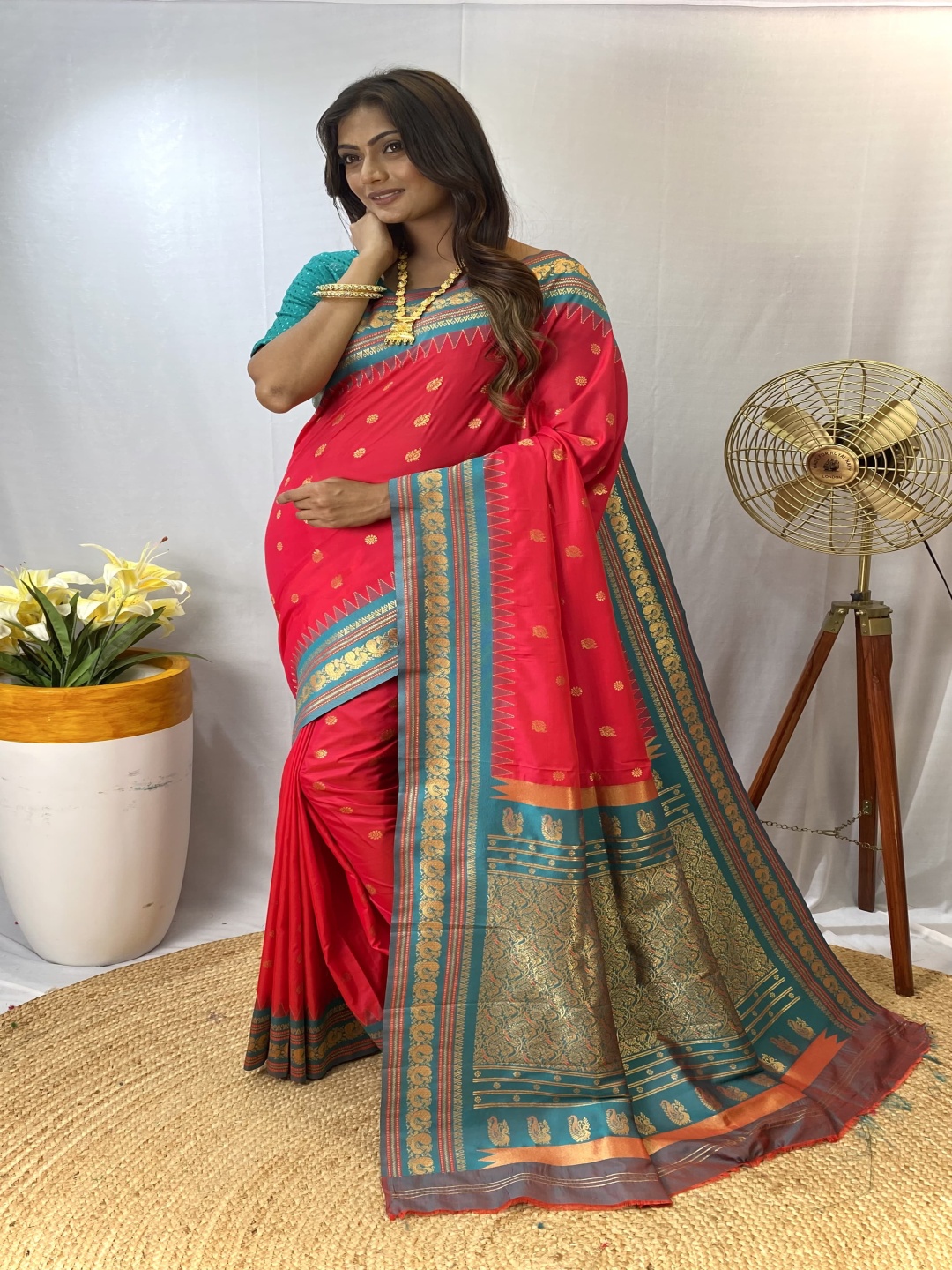 

STAVA CREATION Woven Design Banarasi Saree, Pink