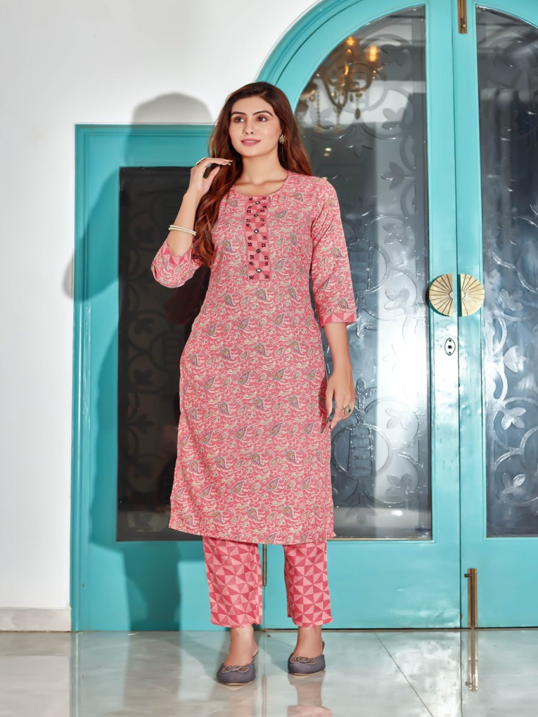 

Growdamy Floral Printed Straight Kurta With Trousers, Pink