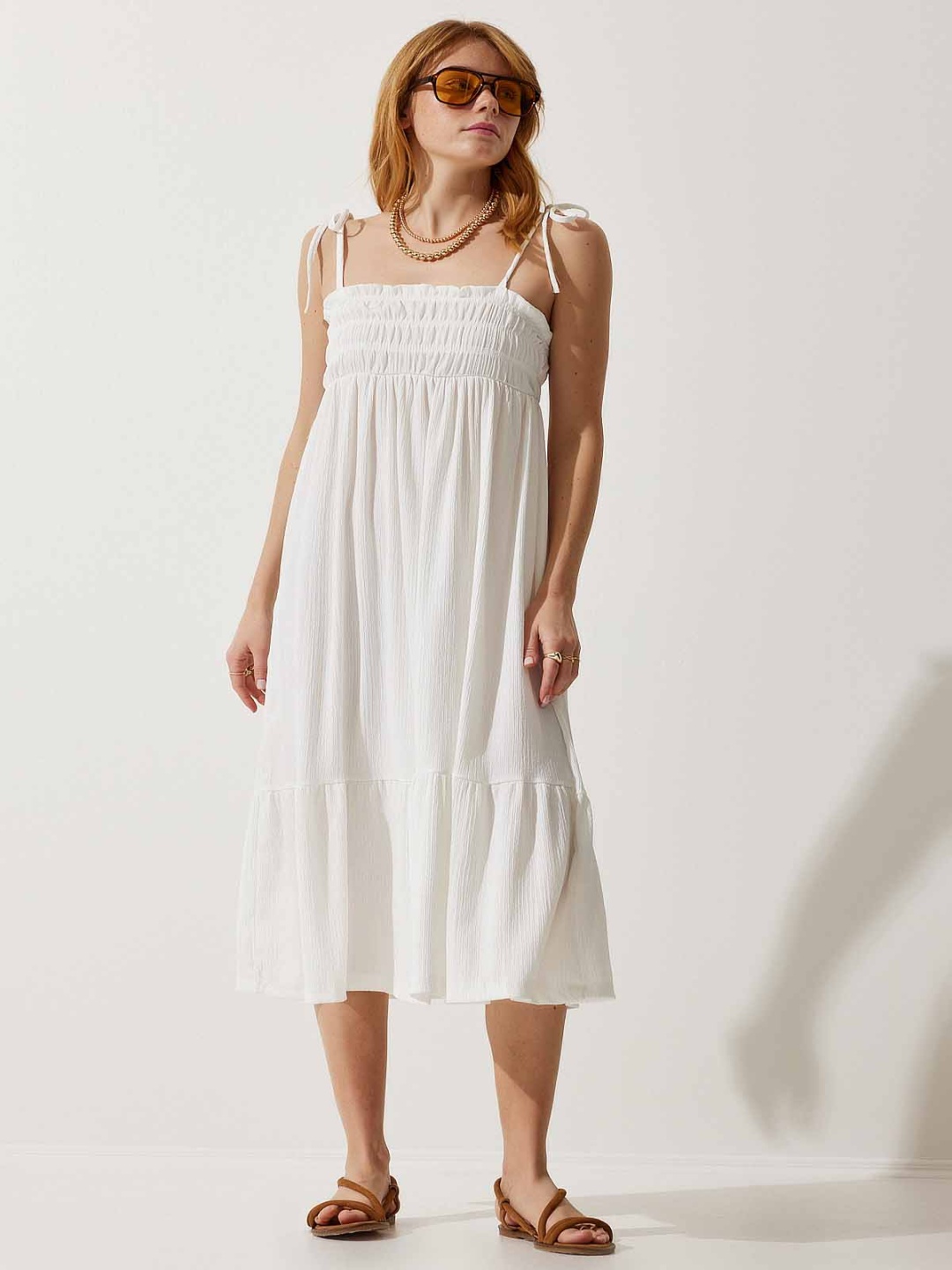 

Happiness istanbul Shoulder Strap Solid Empire Midi Dress, White