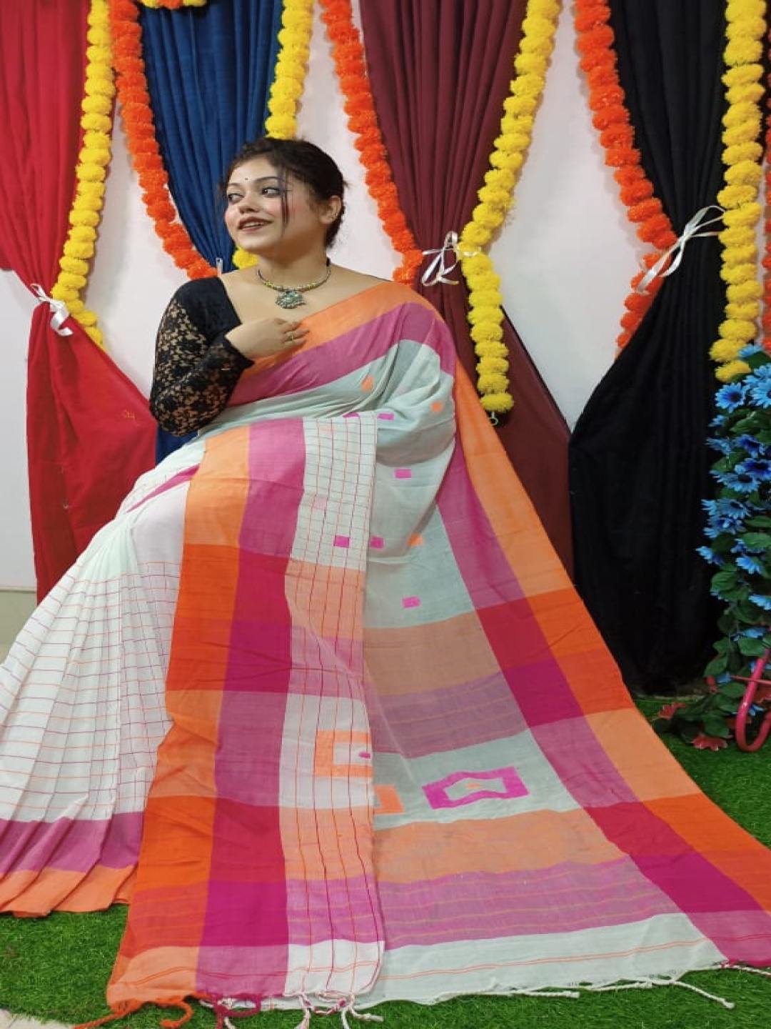 

Ruuprekha Checked Pure Cotton Khadi Saree, White