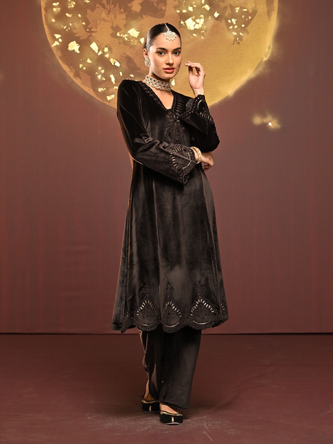 

Lakshita Embroidered Velvet Tunic With Trouser, Brown