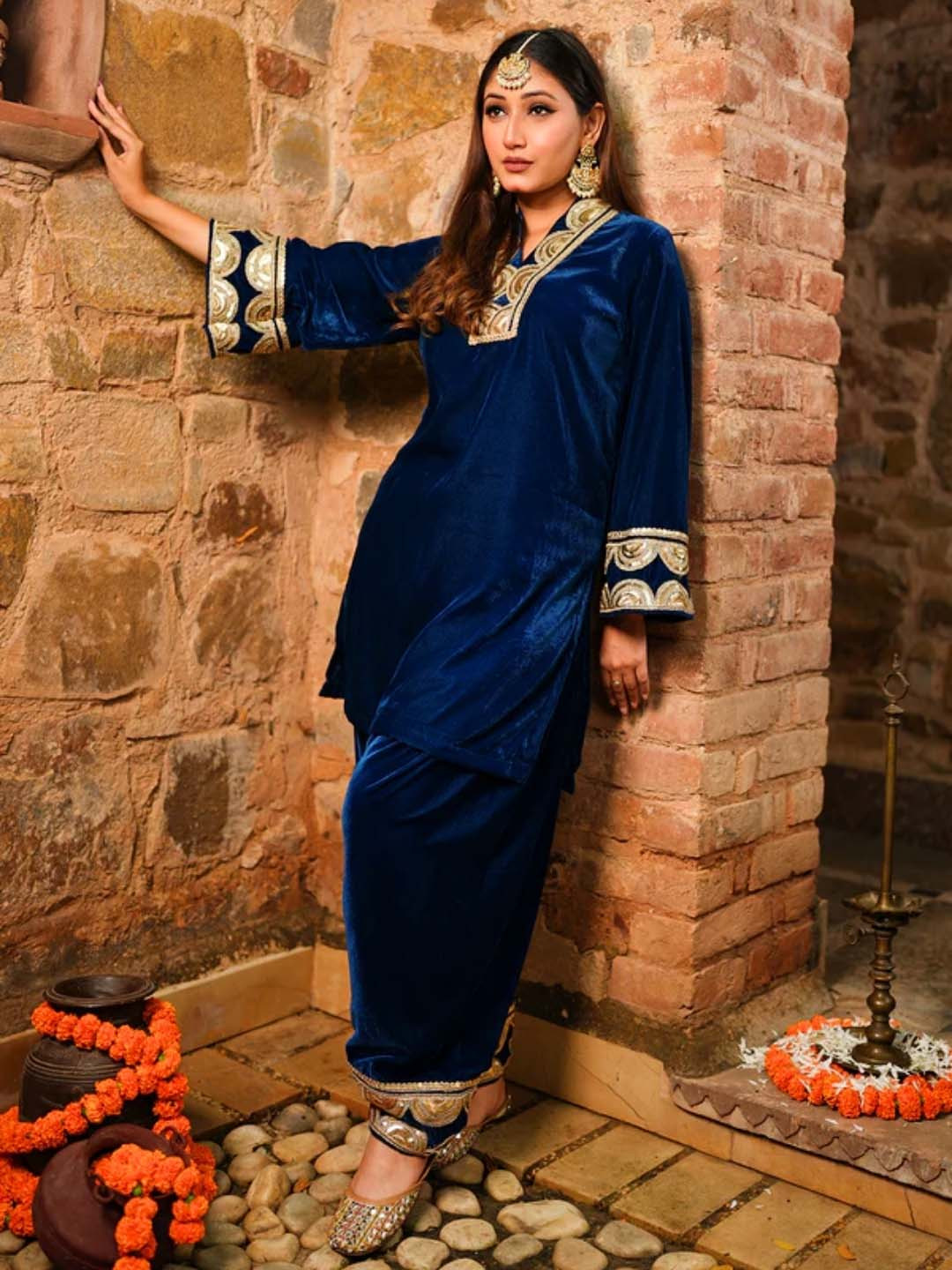 

KNIT NAP PRODUCTIONS Striped Printed Sequinned Velvet Straight Kurta with Trousers, Blue