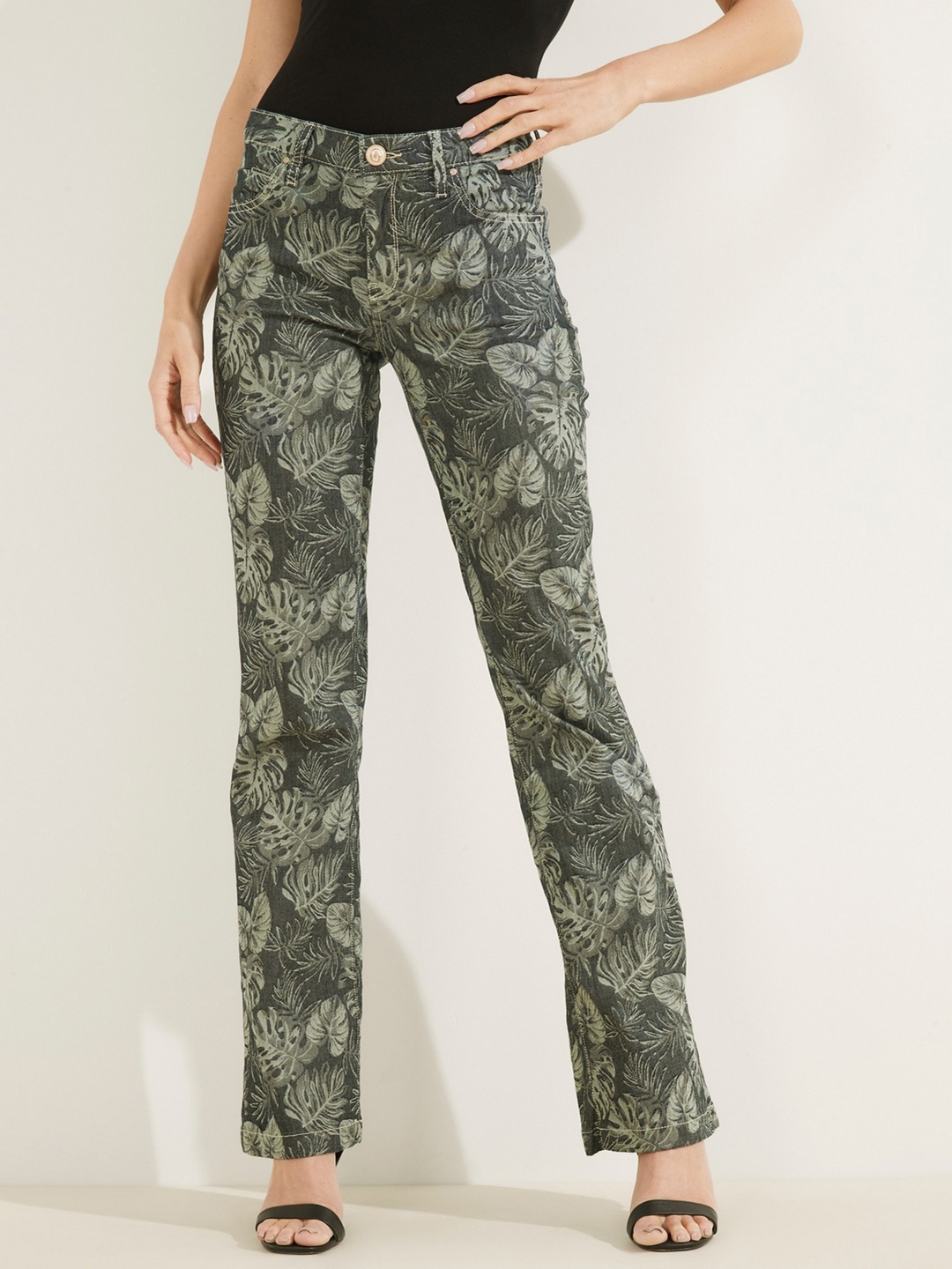 

GUESS Women Skinny Fit High-Rise Slash Knee Heavy Fade Jeans, Green