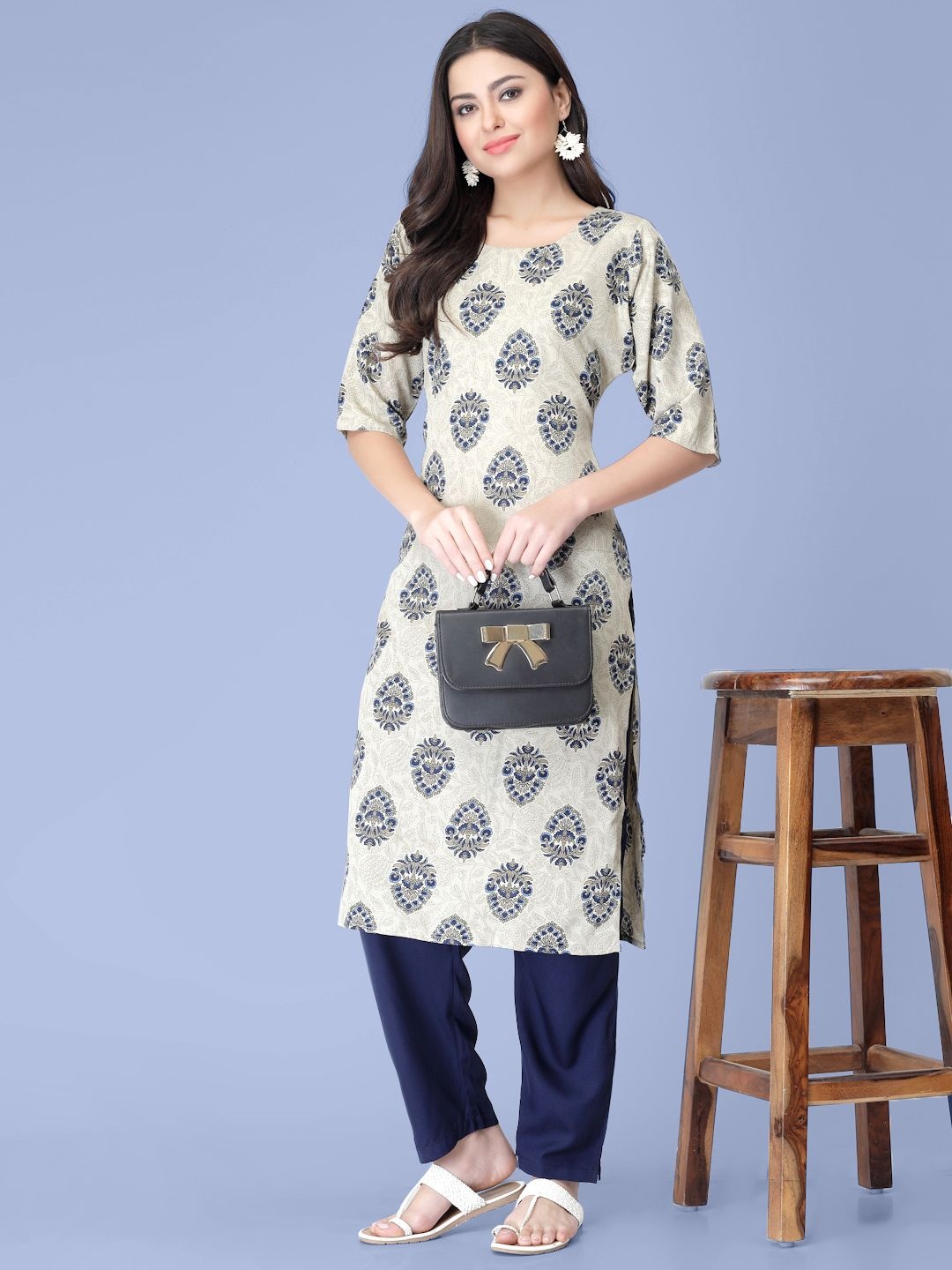 

7Threads Floral Printed Round Neck Straight Kurta with Trousers, Off white