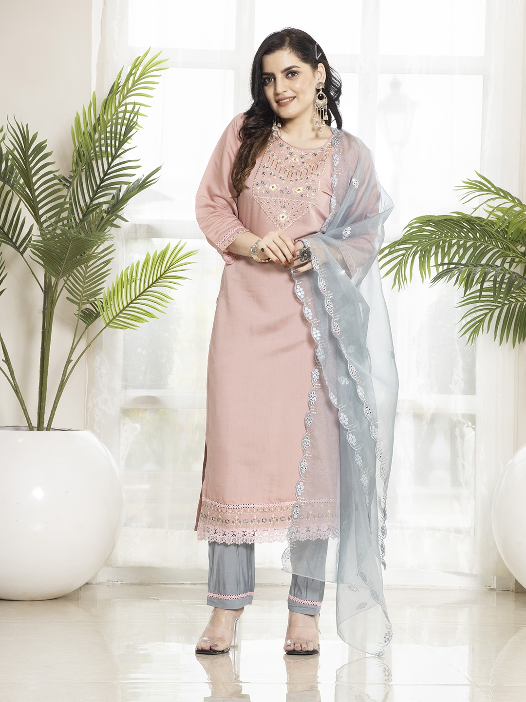 

Krimmple Floral Embroidered Round Neck Chanderi Silk Straight Kurta With Trouser & Dupatta, Pink