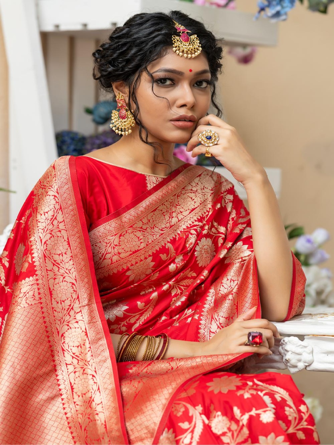 

Kandora Woven Design Zari Pure Silk Banarasi Saree, Red