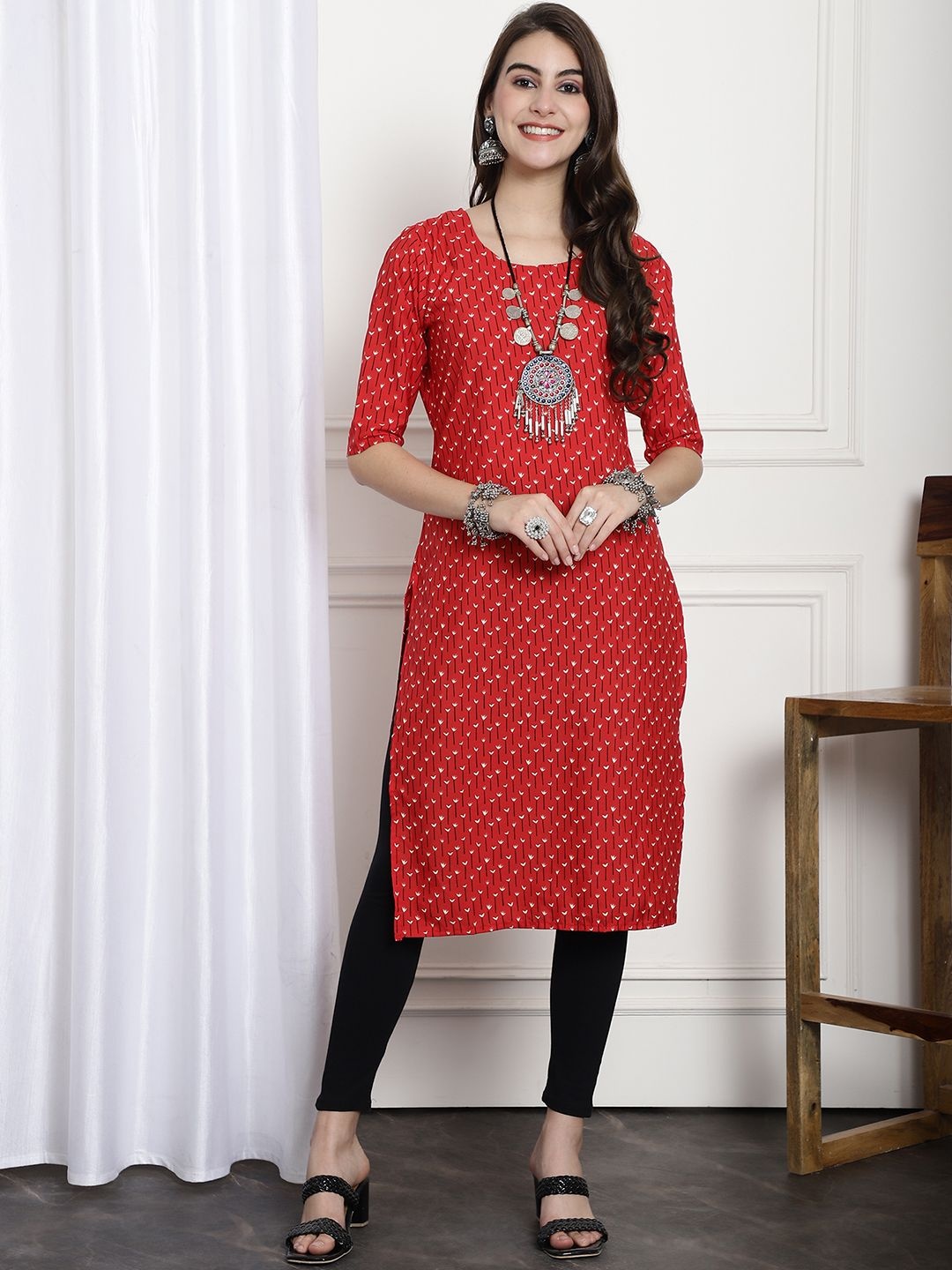 

7Threads Selection Of 6 Ethnic Motifs Printed Round Neck Straight Kurta, Red