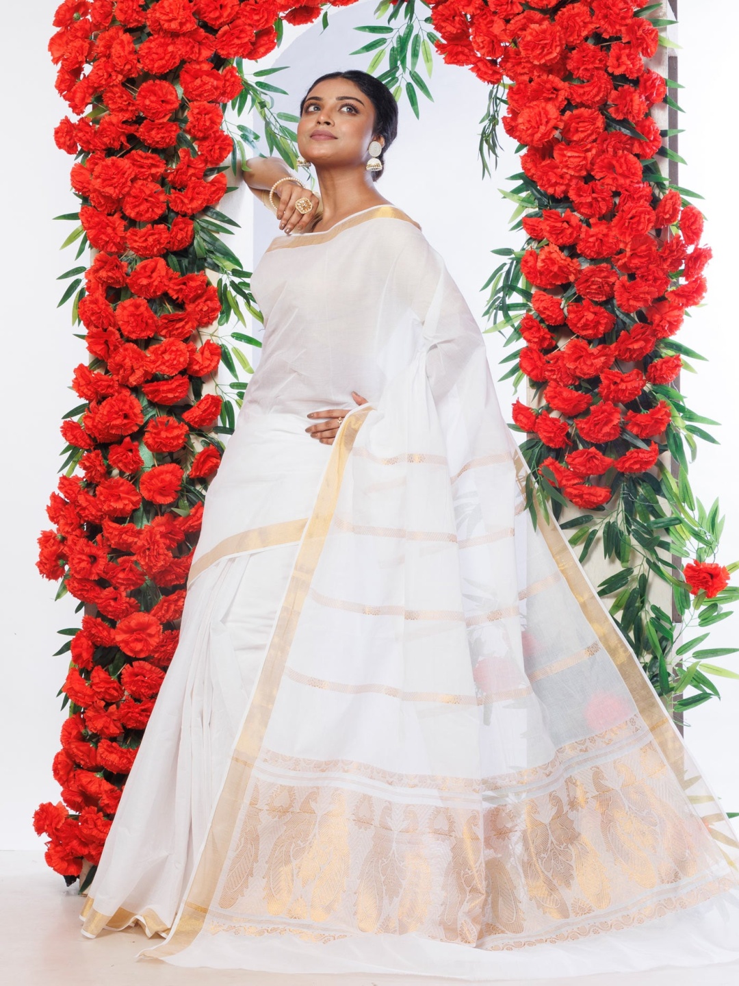 

Unnati Silks Ethnic Motifs Zari Pure Cotton Handloom Kasavu Saree, Cream