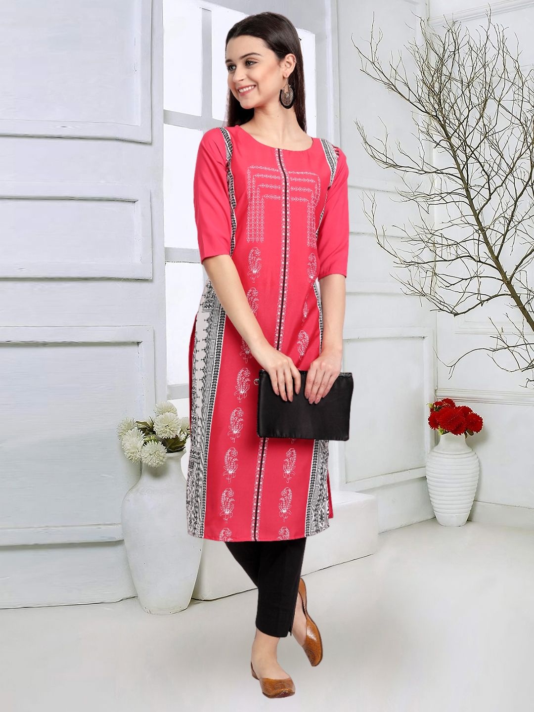 

7Threads Ethnic Motifs Printed Round Neck Straight Kurta, Pink