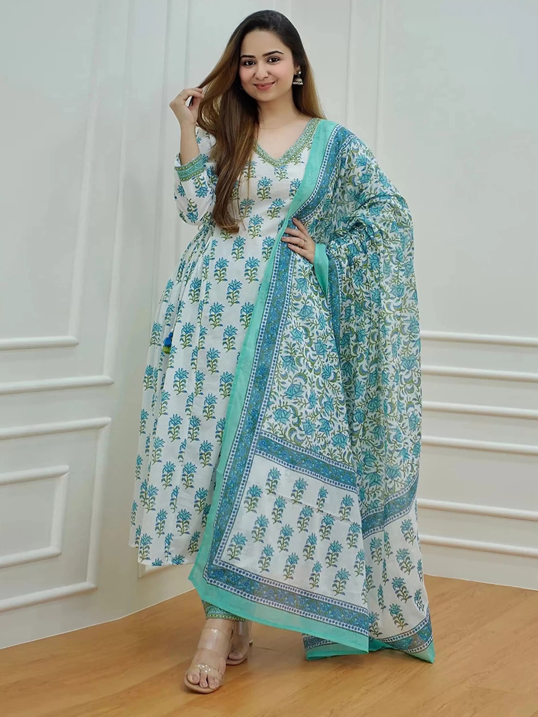 

7Threads Women Floral Printed Regular Kurta with Trousers & With Dupatta, White