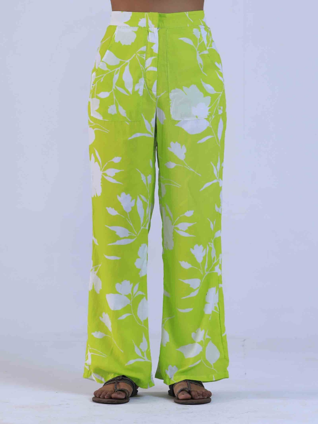 

TJORI Women Floral Printed Straight Fit Wrinkle Free Trousers, Green