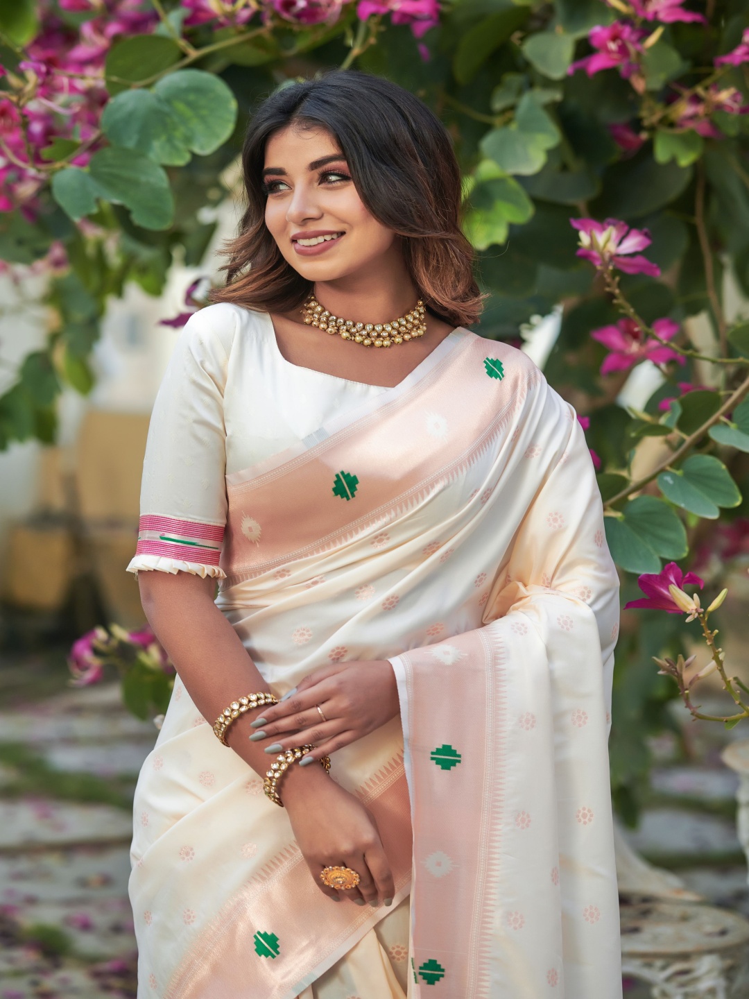

Kandora Woven Design Zari Pure Silk Banarasi Saree, White
