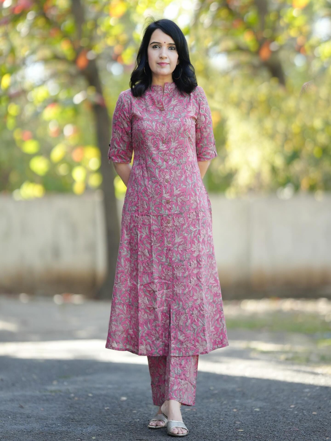 

GoSriKi Floral Printed A-Line Kurta with Trousers, Pink