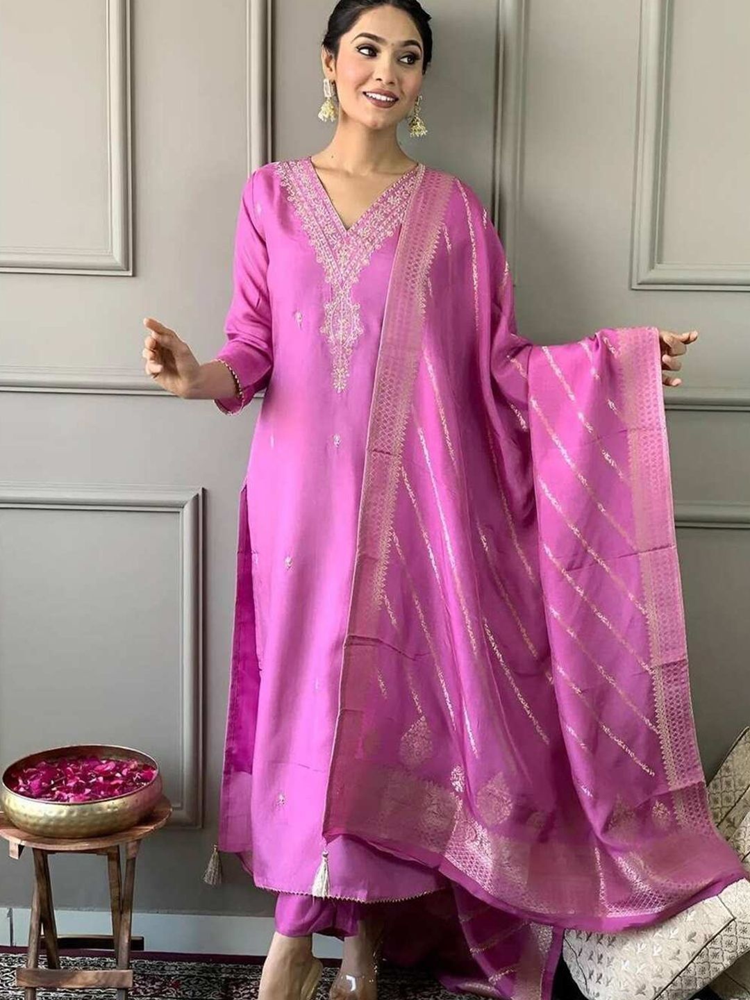 

REALLTREND Ethnic Motifs Embroidered Sequinned V-Neck Kurta with Trousers & Dupatta, Fuchsia