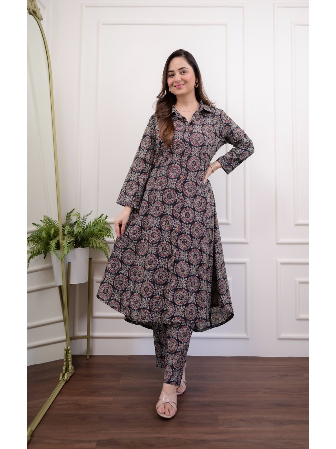 

SIJOPA Floral Printed Regular Kurta with Trousers, Black