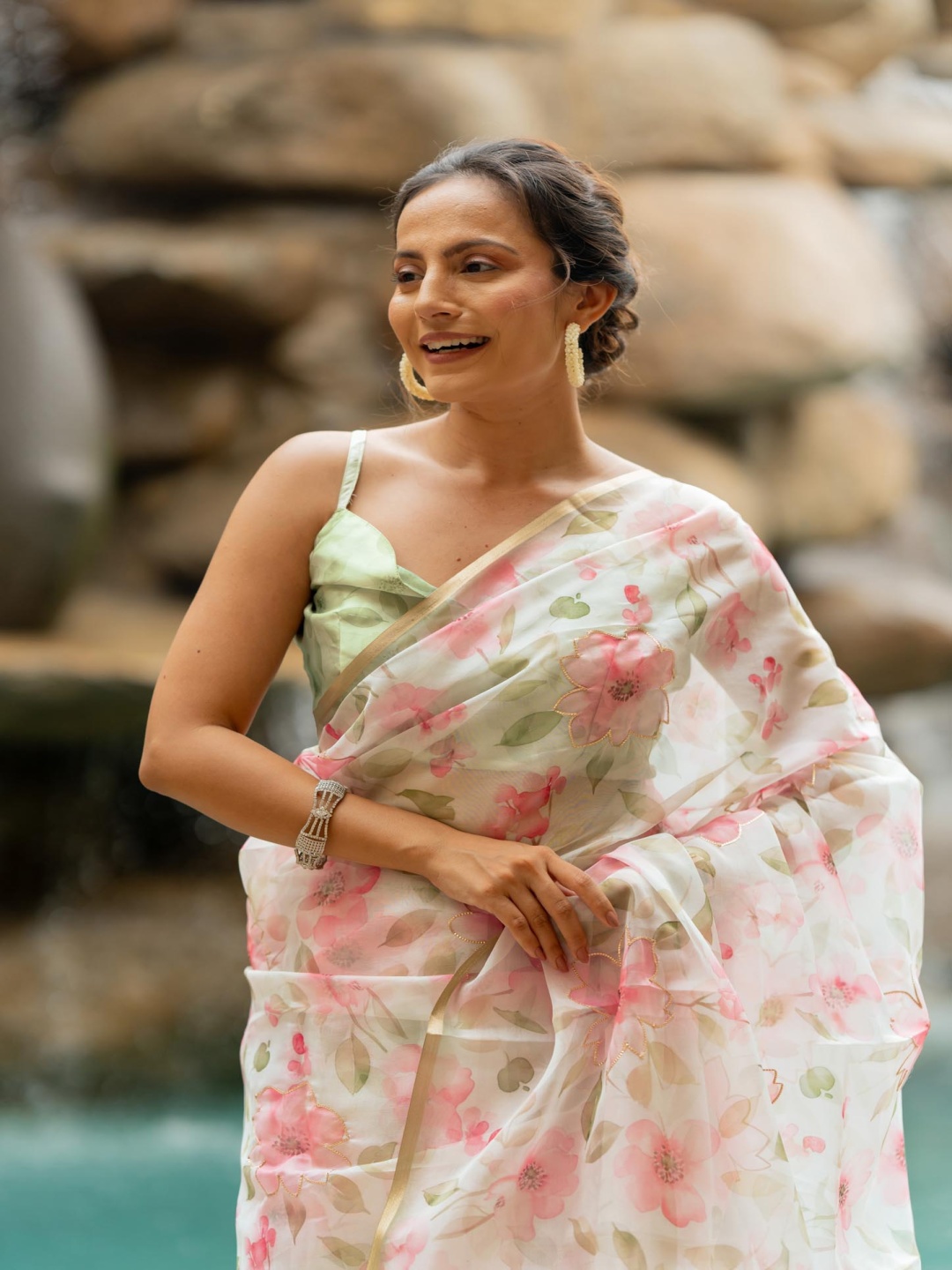 

MIRCHI FASHION Floral Zari Organza Saree, Off white
