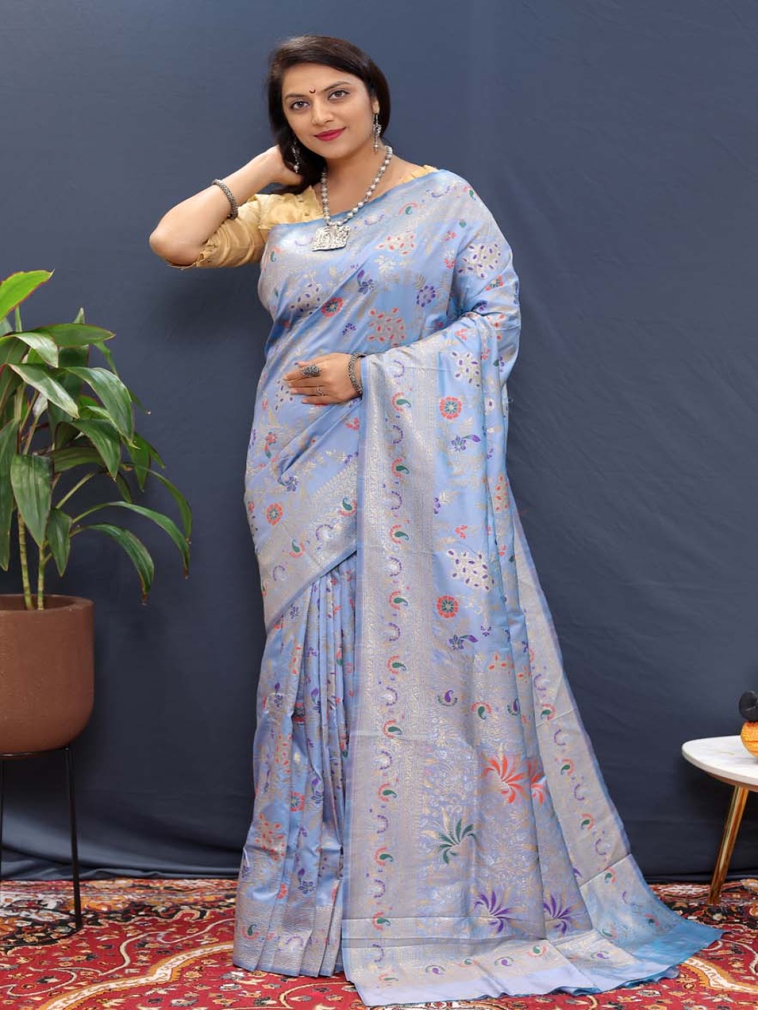 

Royal Rajgharana Saree Woven Design Zari Pure Silk Banarasi Sarees, Grey