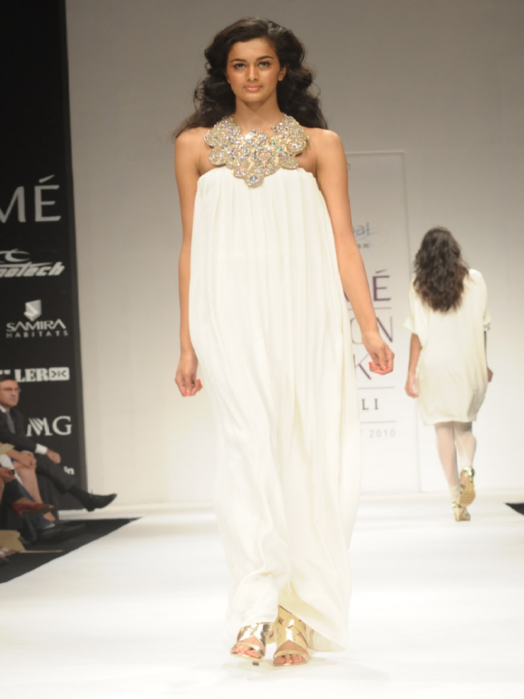 

Payal Singhal Crepe Mia Cream Strapless Maxi Dress