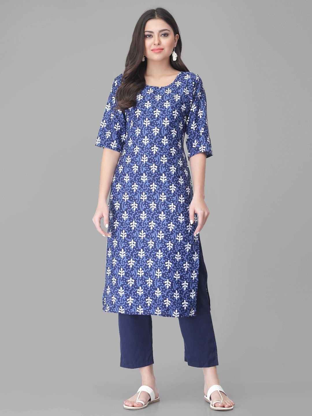 

7Threads Floral Printed Round Neck Straight Kurta With Trousers, Blue