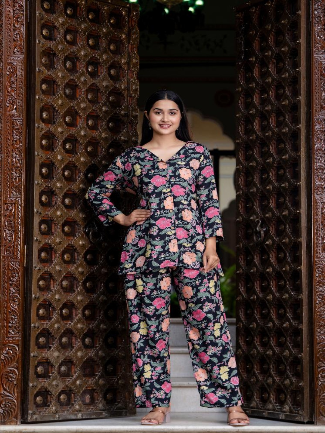 

Jasoriya Women Printed Regular Pure Cotton Kurti with Trousers, Black