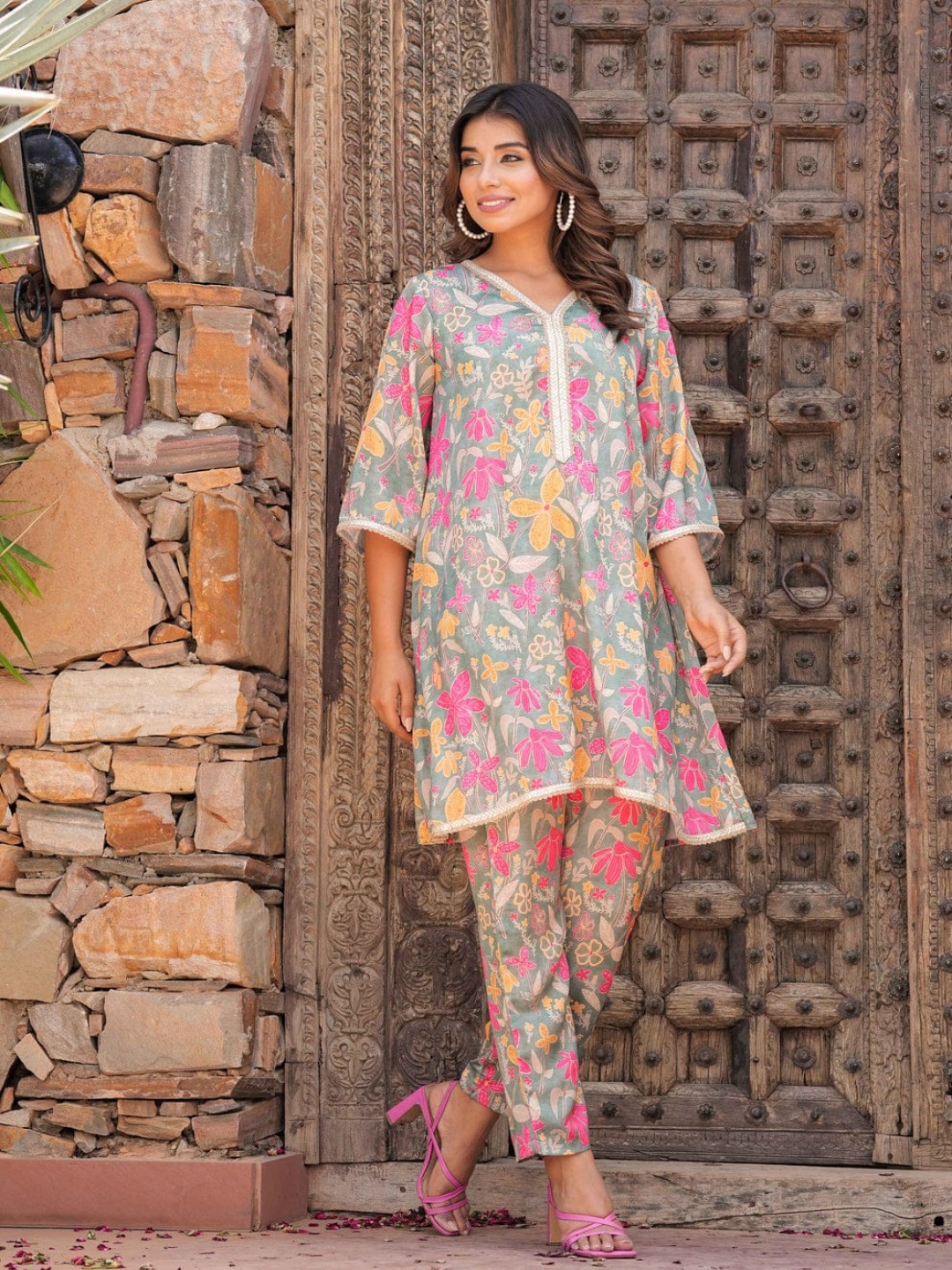 

FCV Floral Printed Straight Kurta With Trousers, Green