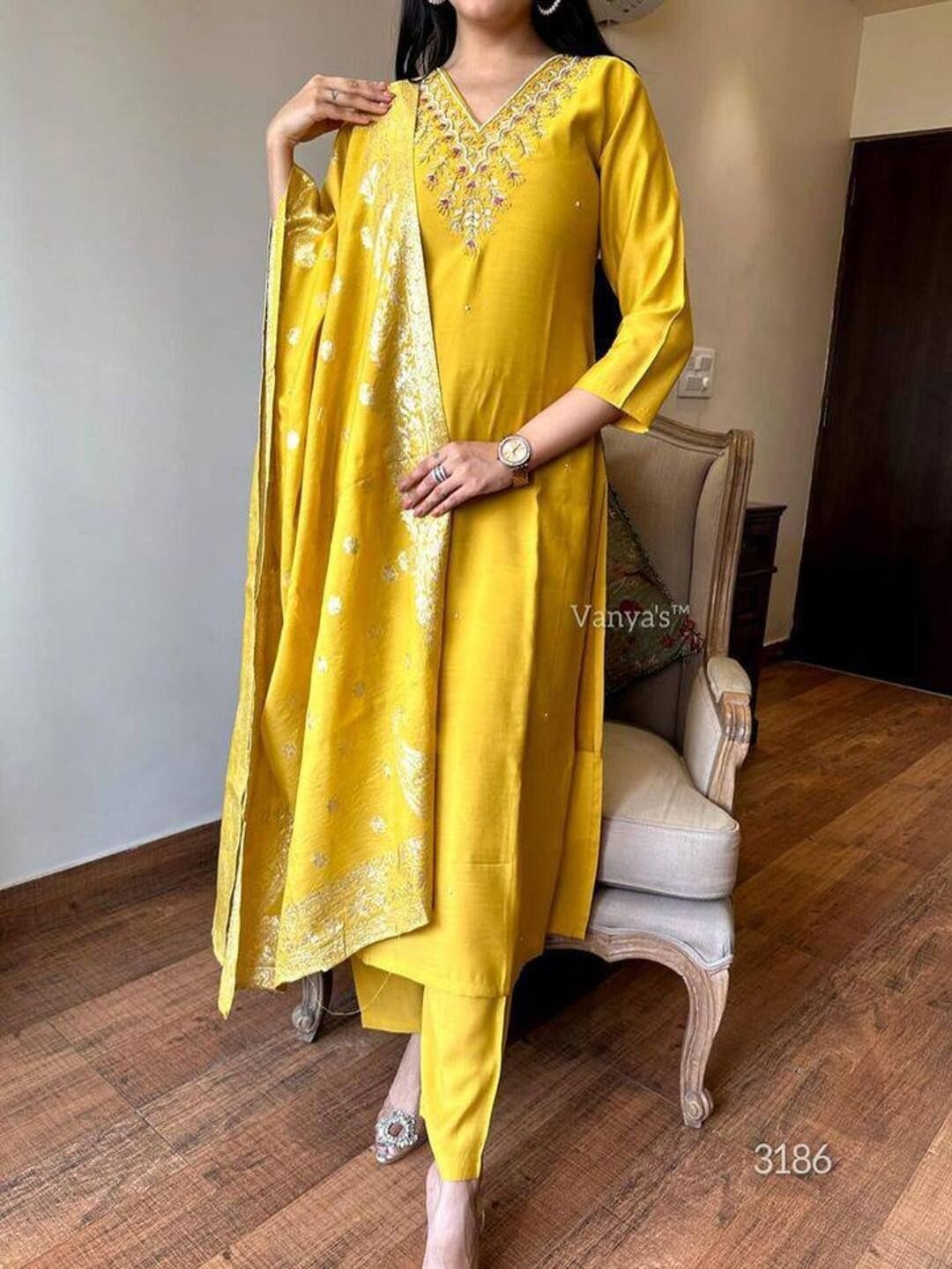 

REALLTREND Floral Embroidered Gotta Patti V-Neck Kurta with Trousers & Dupatta, Mustard