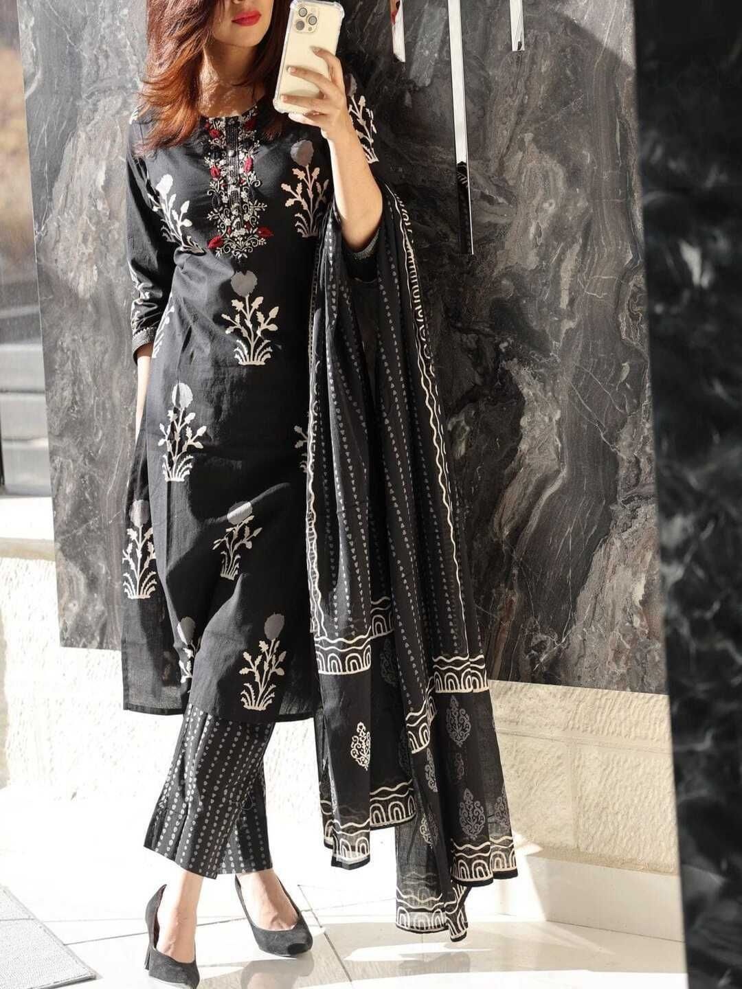 

REALLTREND Floral Printed Pure Cotton Straight Kurta With Trouser And Dupatta, Black