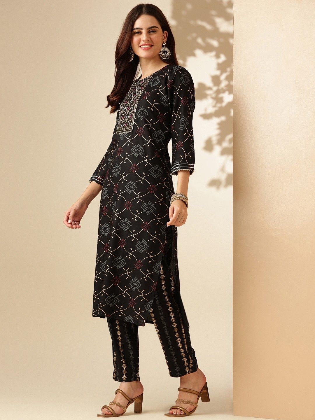 

BKApparels Ethnic Motifs Printed Sequinned Straight Pure Cotton Kurta With Trouser, Black