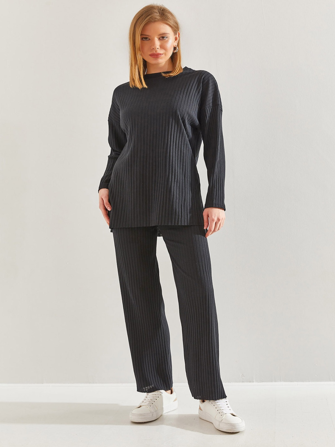 

BIANCO LUCCI Self-Design Round Neck Long Sleeves Ribbed Tunic With Trousers, Black