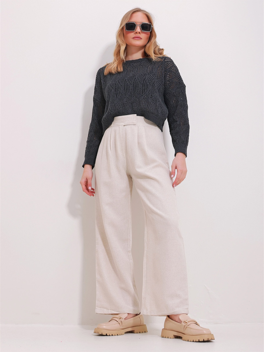 

Trend Alacati stili Women Mid-Rise Trousers, Beige