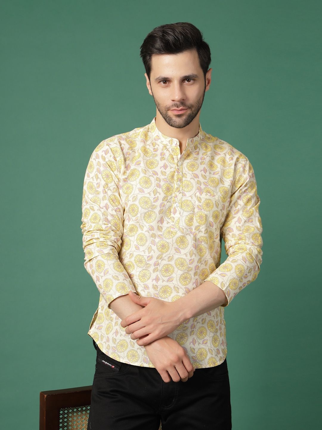 

Sangria White Floral Printed Band Collar Regular Pure Cotton Straight Kurta