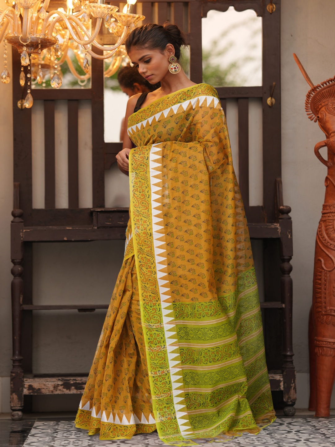 

Unnati Silks Ethnic Motifs Pure Cotton Mangalagiri Saree, Yellow