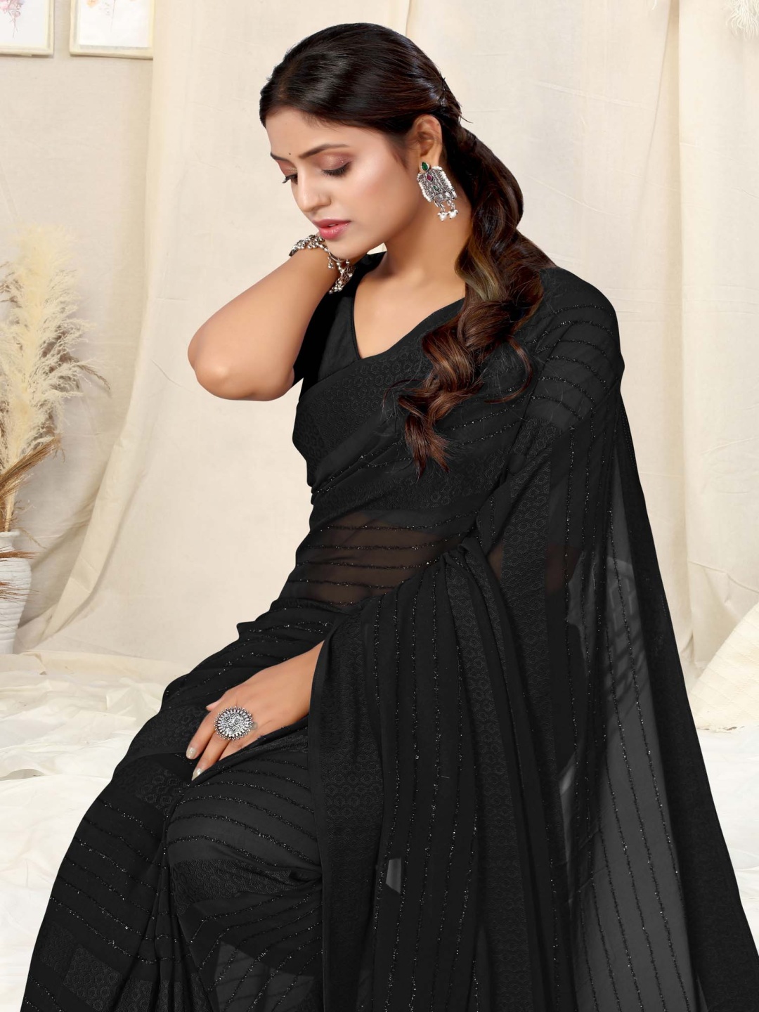 

MIRCHI FASHION Striped Embellished Saree, Black