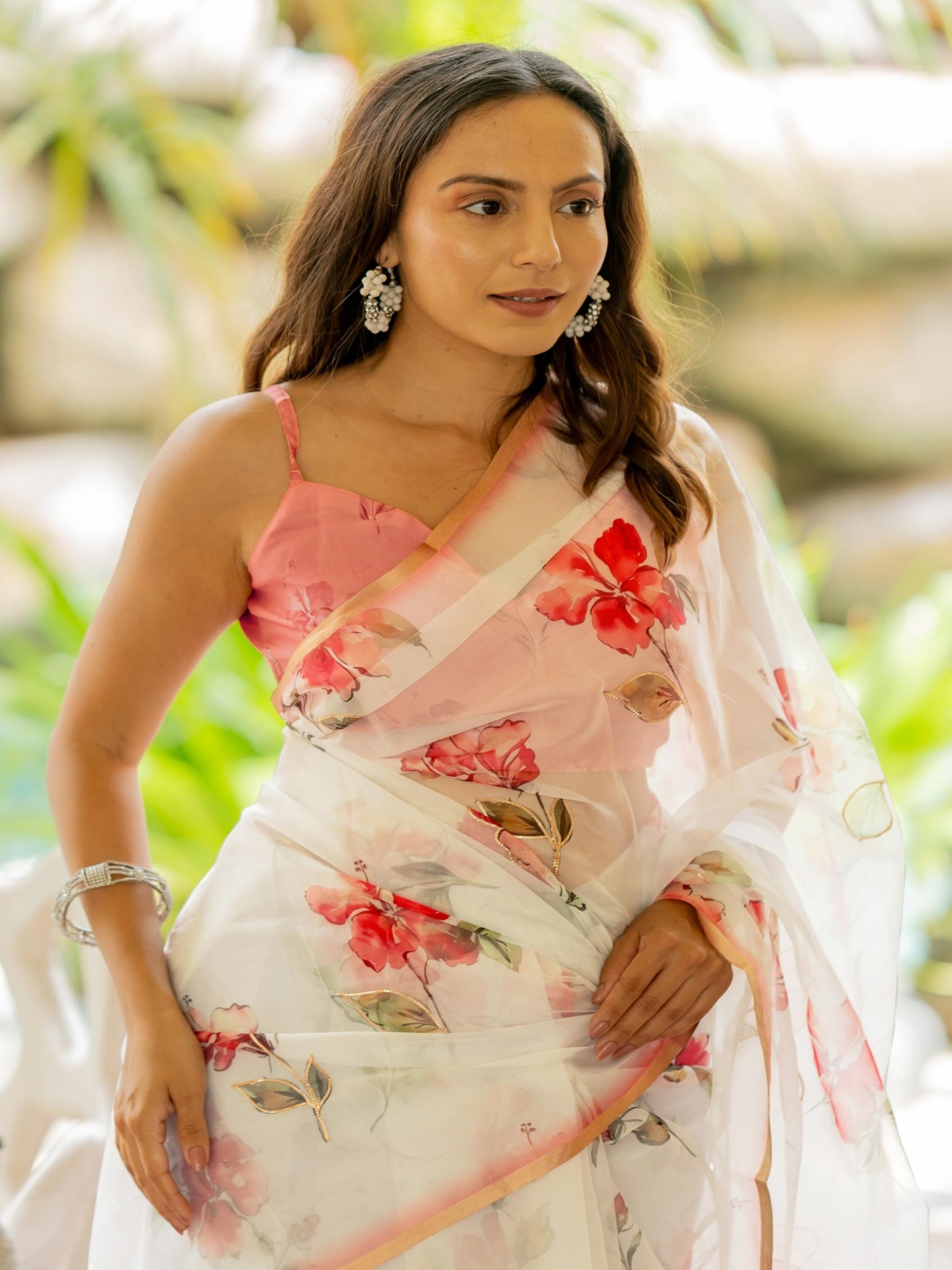 

MIRCHI FASHION Floral Printed Organza Saree, White