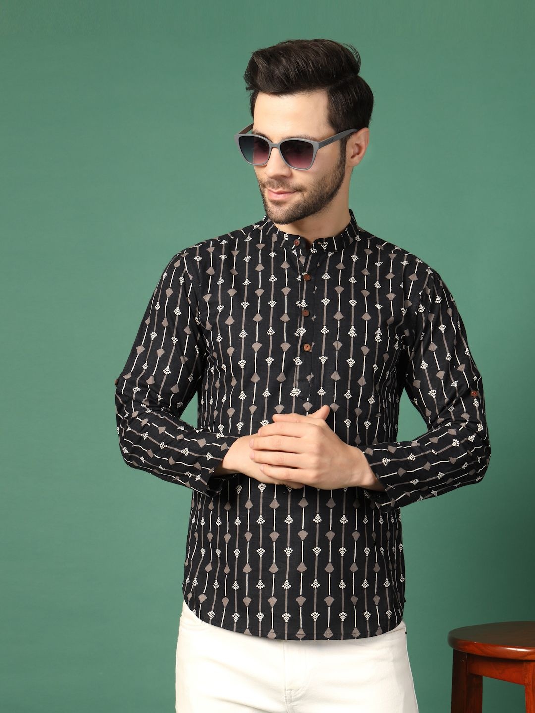 

Sangria Black Geometric Printed Band Collar Regular Pure Cotton Straight Kurta