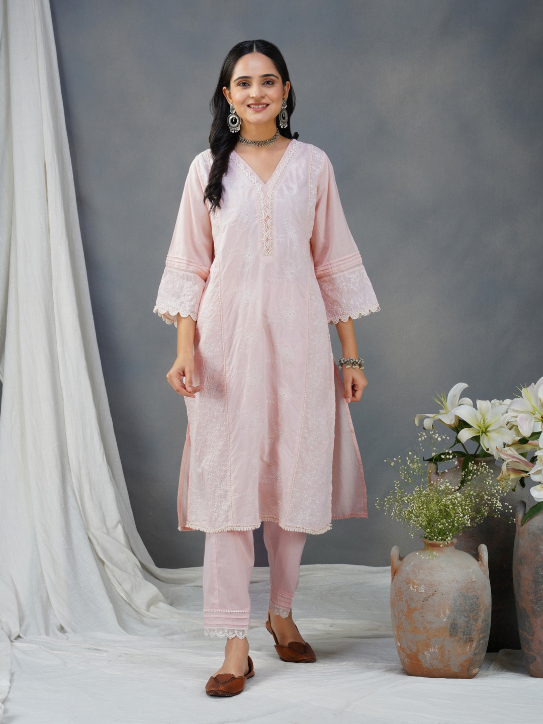

zuri Women Embroidered Regular Thread Work Pure Cotton Kurta with Trousers, Pink