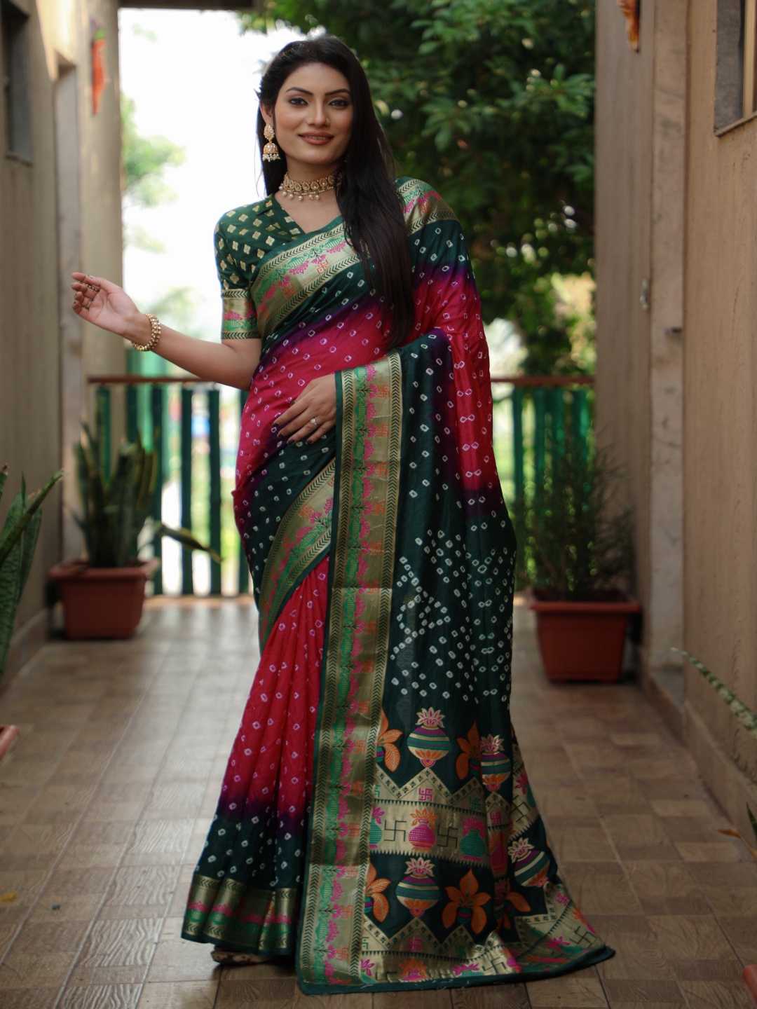 

Anaita Bandhani Zari Pure Silk Bandhani Saree, Green